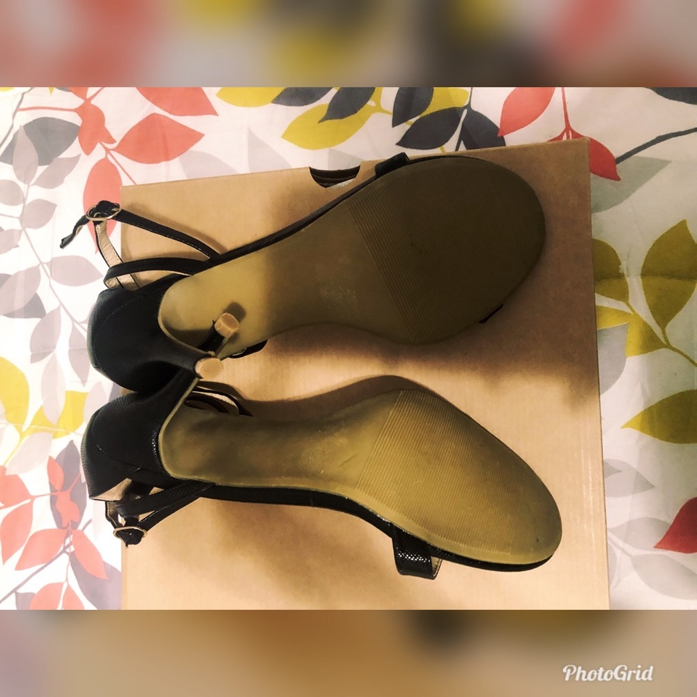 Two strap heels - Picture 3 of 3